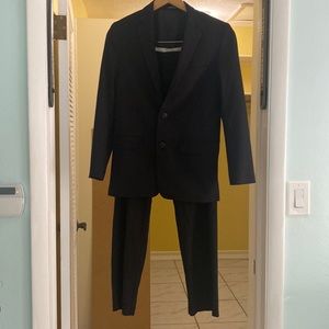 Boys Chaps black suit. Size 16 R